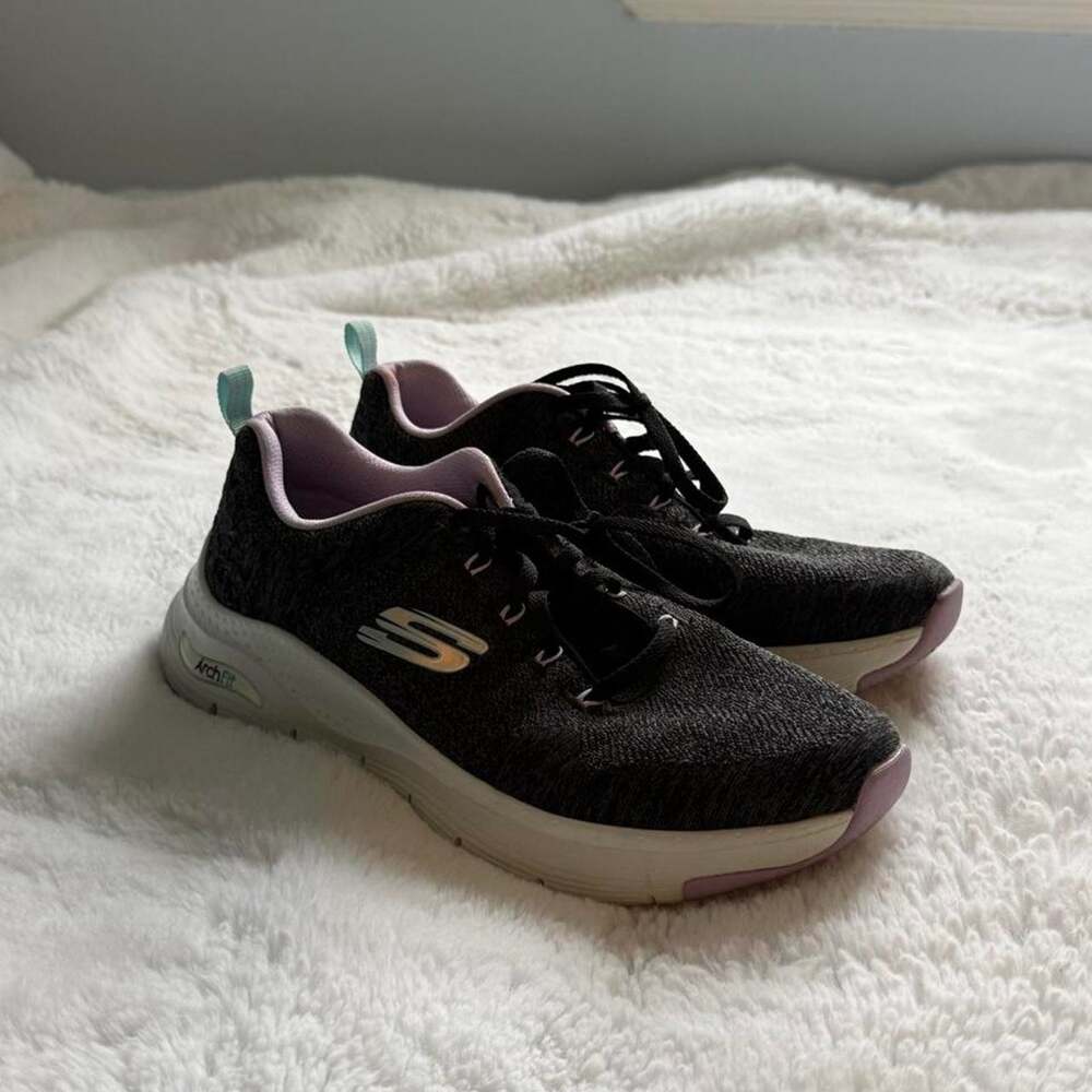 Skechers arch fit black sneakers